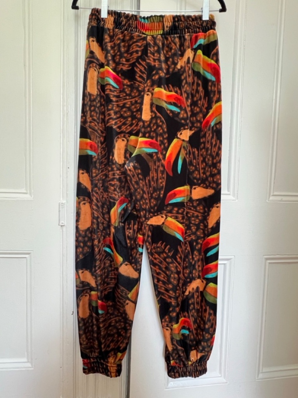 Farm Rio Velvet Joggers Size M - Picture 4 of 7